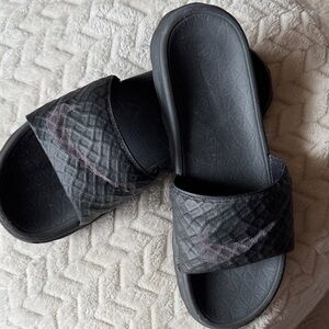 Nike Black Patterned Slides